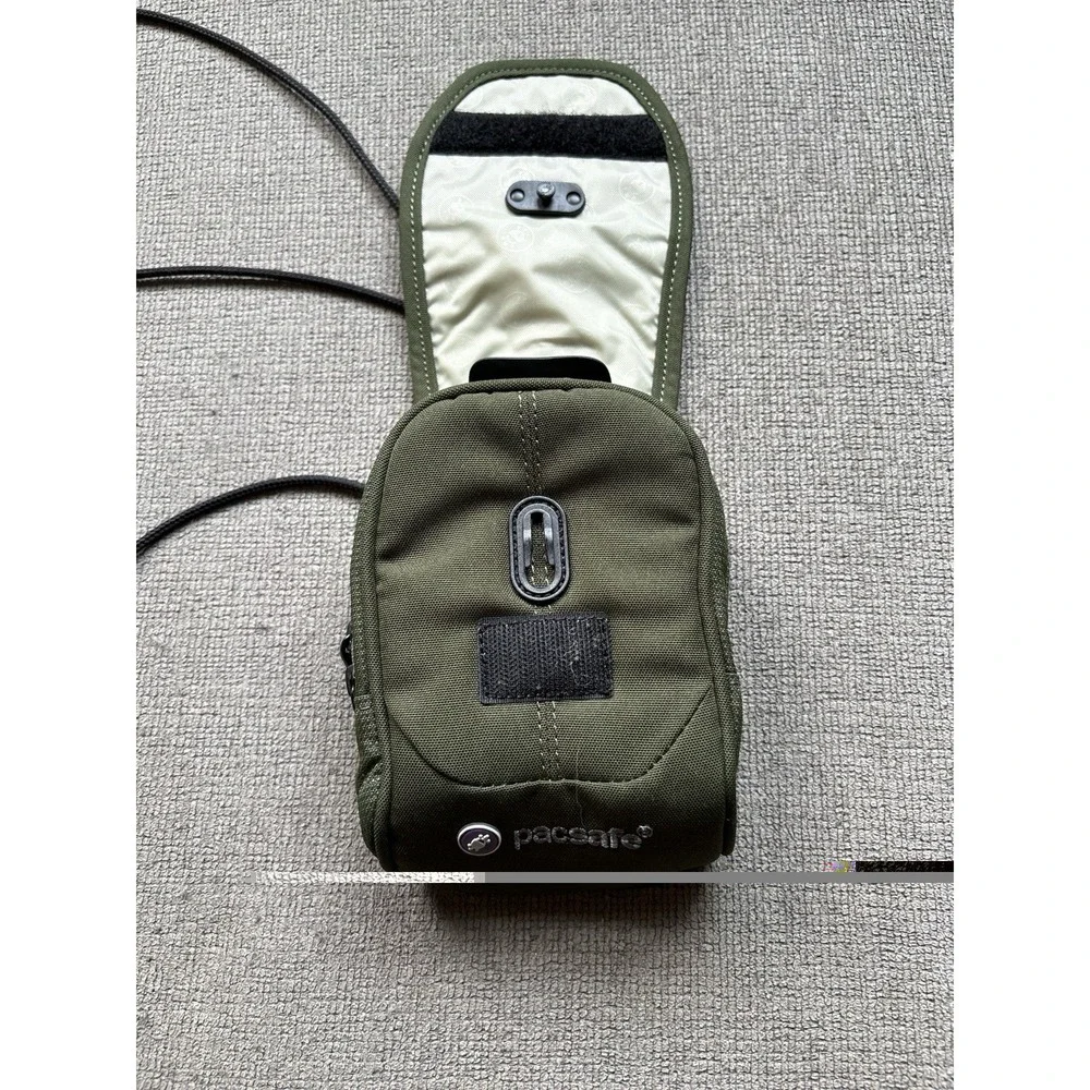 PACSAFE 50 Anti-Theft Digi Pouch Green Camera Bag Pockets Latch